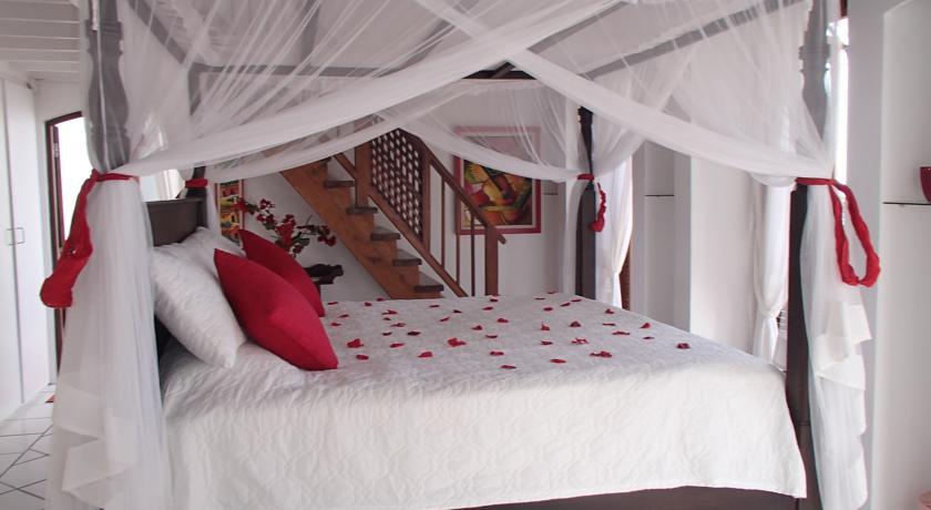 Being Villa Plymouth Room photo